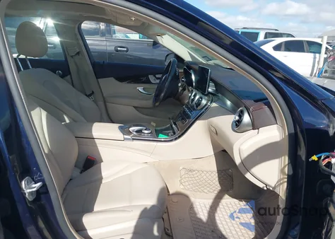 2015 Mercedes-Benz C 300 Luxury 4Matic из США, поврежденный, VIN 55SWF4KB1FU012049